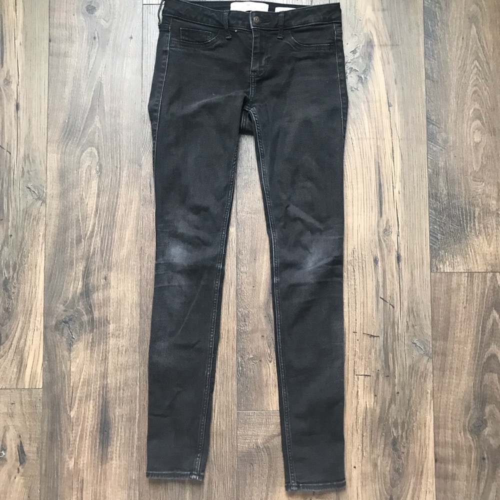 Hollow tee black skinny jeans